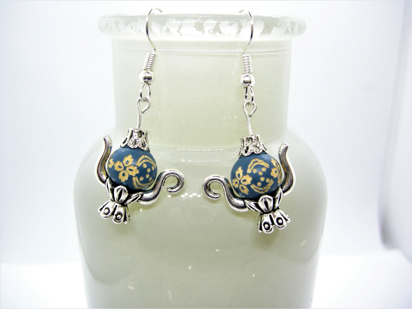 Clementine – Dainty Victorian Teapot Earrings
