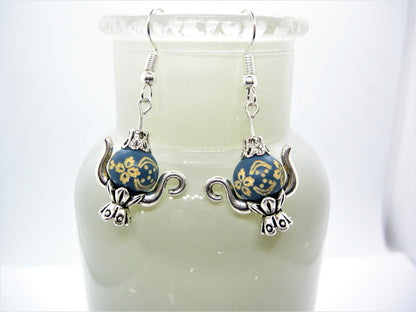 Clementine – Dainty Victorian Teapot Earrings