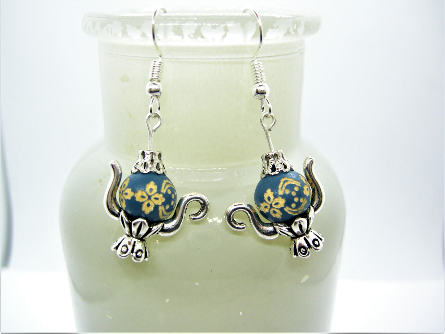 Clementine – Dainty Victorian Teapot Earrings