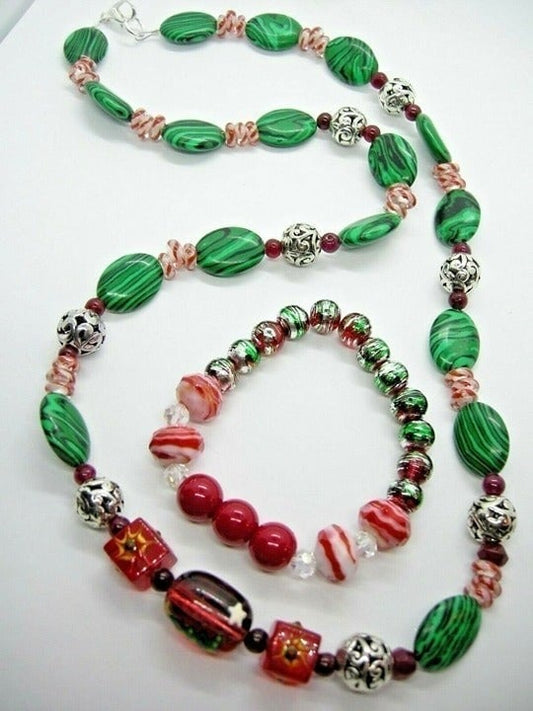 Handcrafted present necklace and bracelet set